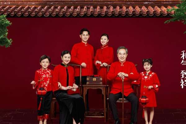 【全家福】·2个主题·2套服装·3张精修·拍摄180分钟