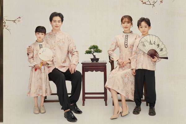 【亲子照】·2个主题·2套服装·12张精修·拍摄120分钟