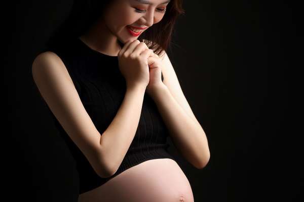 【孕妇照】·2个主题·2套服装·14张精修·拍摄120分钟