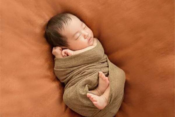 【儿童摄影】·4个主题·4套服装·25张精修·拍摄120分钟