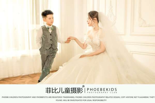 【亲子照】·3个主题·3套服装·20张精修·拍摄120分钟
