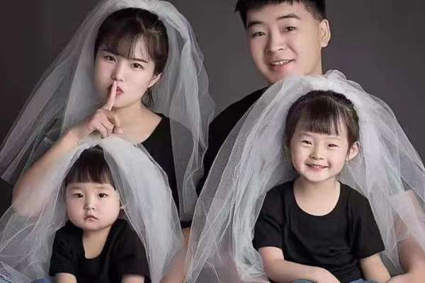 【全家福】·2个主题·0套服装·5张精修·拍摄60分钟
