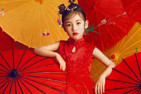 10个主题·3套服装·22张精修·拍摄120分钟