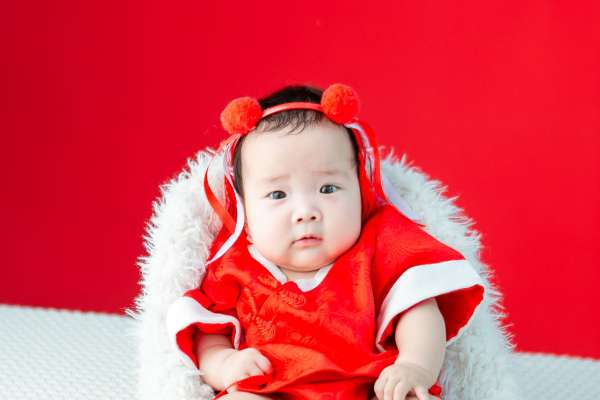 【百天照】·3个主题·3套服装·14张精修·拍摄90分钟