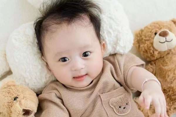 0个主题·2套服装·12张精修·拍摄90分钟