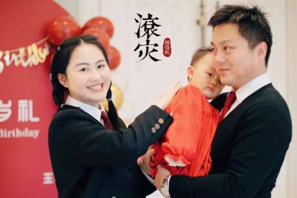 【宝宝照】·3个主题·2套服装·20张精修·拍摄120分钟