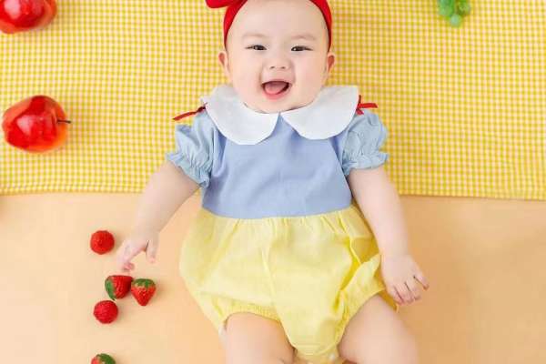 【宝宝照】·3个主题·3套服装·24张精修·拍摄90分钟