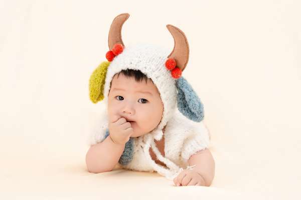 【百天照】·1个主题·3套服装·15张精修·拍摄80分钟