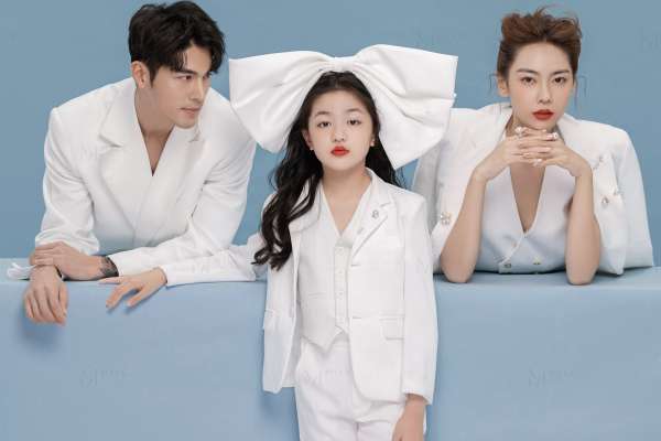【全家福】·2个主题·5套服装·18张精修·拍摄90分钟