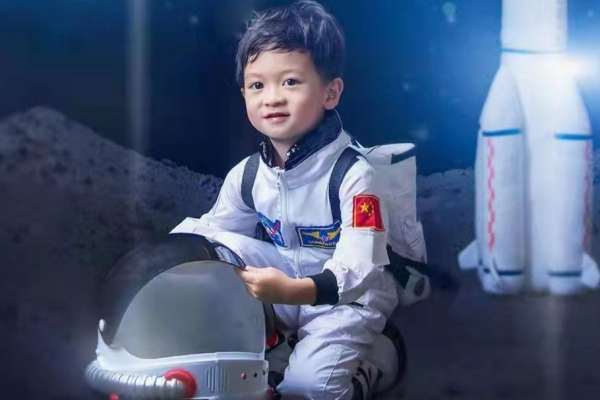 【外景系列】·5个主题·6套服装·26张精修·拍摄120分钟