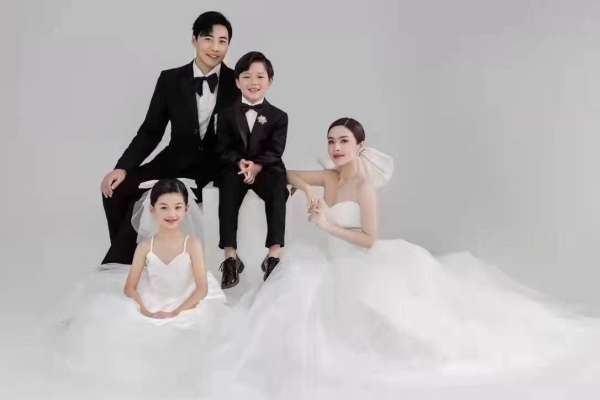 4个主题·4套服装·26张精修·拍摄180分钟