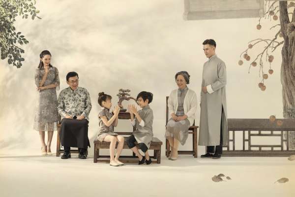 【全家福】·1个主题·1套服装·15张精修·拍摄120分钟