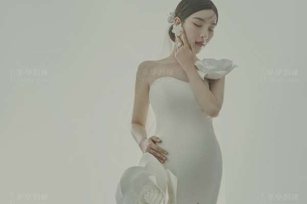 【孕妇照】·2个主题·2套服装·16张精修·拍摄180分钟