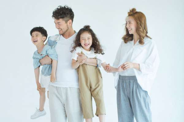 【亲子照】·1个主题·3套服装·60张精修·拍摄120分钟