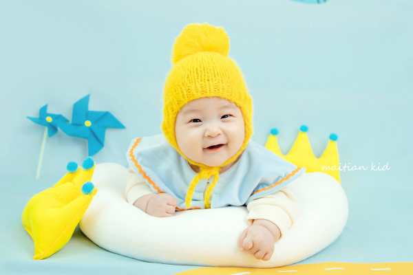 【百天照】·3个主题·3套服装·20张精修·拍摄90分钟