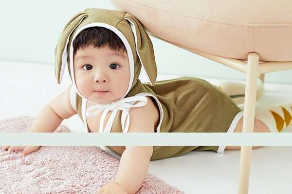 【百天照】·4个主题·4套服装·25张精修·拍摄90分钟