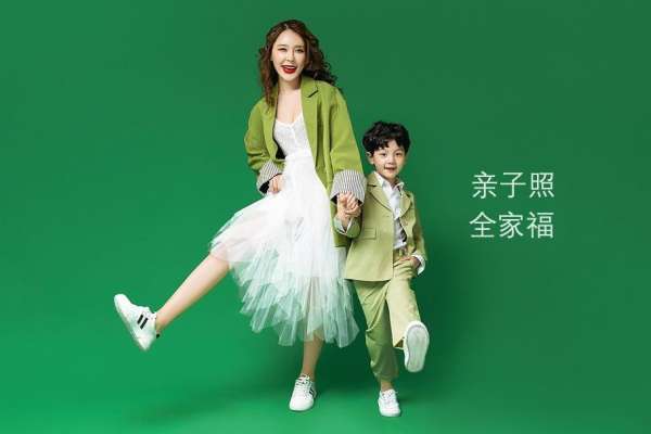 2个主题·8套服装·22张精修·拍摄90分钟