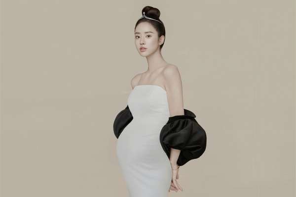 8个主题·8套服装·50张精修·拍摄300分钟