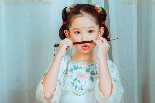 【儿童摄影】·2个主题·2套服装·12张精修·拍摄120分钟