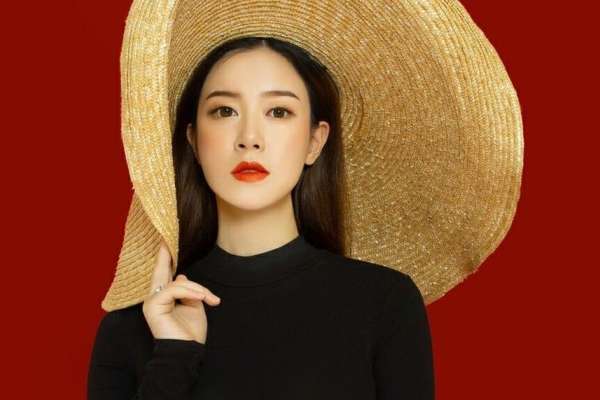 【孕妇照】·2个主题·2套服装·12张精修·拍摄120分钟