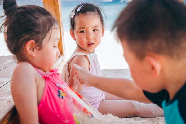 【亲子照】·1个主题·3套服装·20张精修·拍摄120分钟