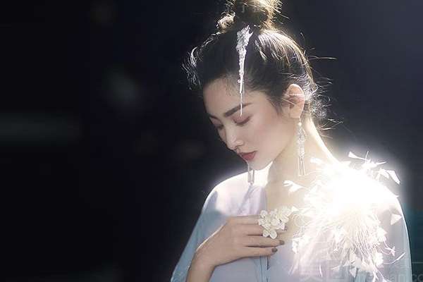 【孕妇照】·2套服装·12张精修·拍摄180分钟