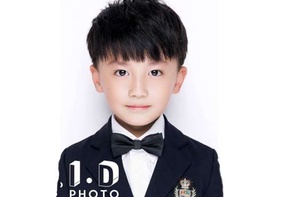 【证件照】·1个主题·0套服装·1张精修·拍摄20分钟