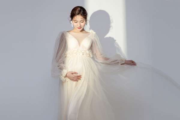 【孕妇照】·3个主题·3套服装·60张精修·拍摄120分钟
