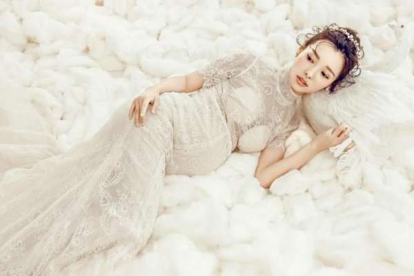 【妈妈照】·3个主题·3套服装·12张精修·拍摄90分钟