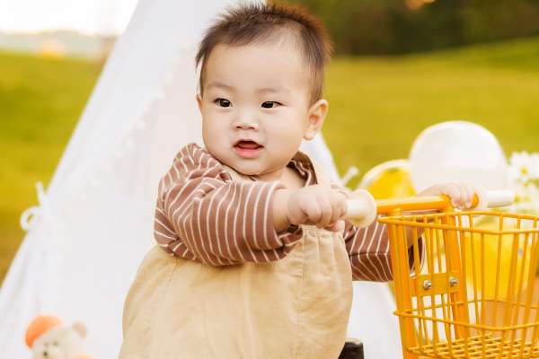 【亲子照】·3个主题·3套服装·20张精修·拍摄60分钟