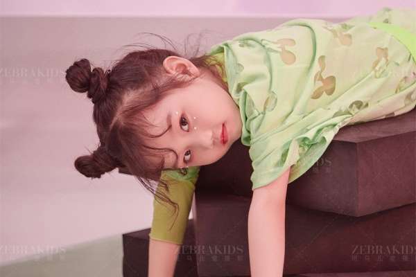 【宝宝照】·1个主题·1套服装·2张精修·拍摄60分钟