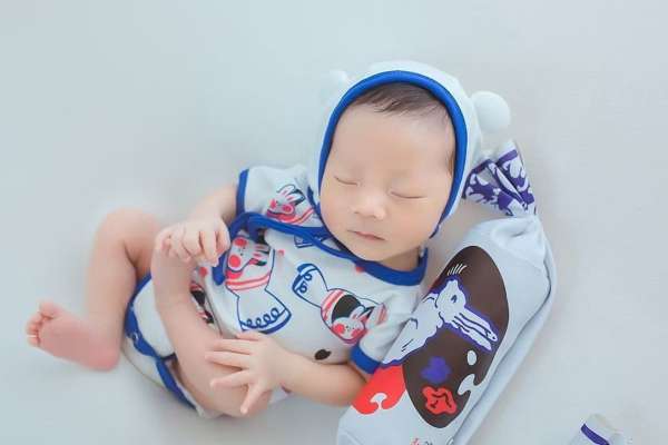 【新生儿】·2个主题·2套服装·8张精修·拍摄90分钟