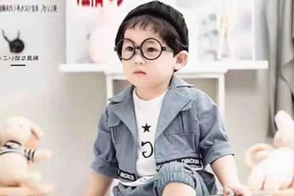 【儿童摄影】·3个主题·3套服装·20张精修·拍摄100分钟