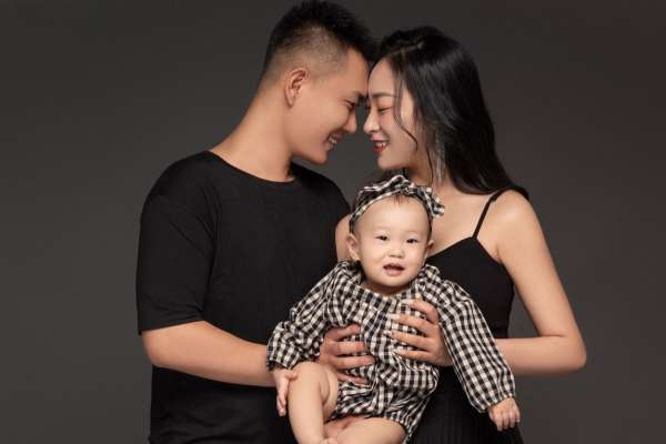【亲子照】·4个主题·4套服装·30张精修·拍摄120分钟