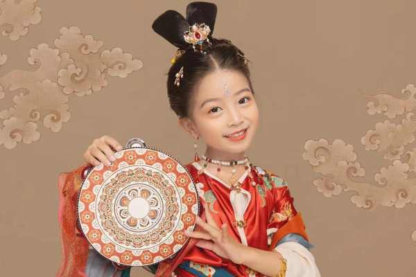 3个主题·3套服装·20张精修·拍摄120分钟