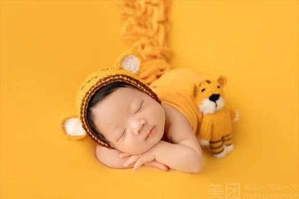 【新生儿】·3个主题·3套服装·6张精修·拍摄1分钟