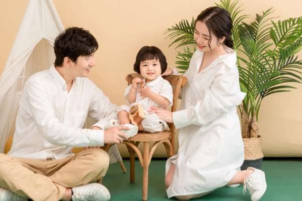 【全家福】·3个主题·3套服装·22张精修·拍摄120分钟