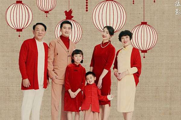 【全家福】·1个主题·5套服装·20张精修·拍摄90分钟