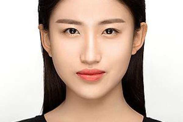 【证件照】·1个主题·1套服装·1张精修·拍摄40分钟