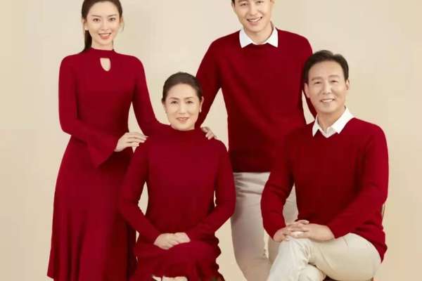 【全家福】·1个主题·2套服装·2张精修·拍摄90分钟