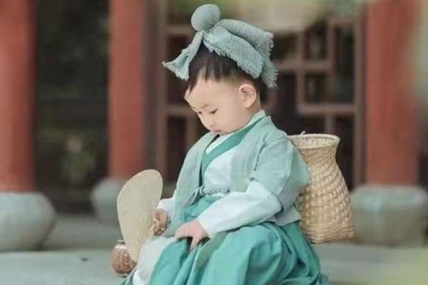 【外景系列】·1个主题·1套服装·15张精修·拍摄90分钟