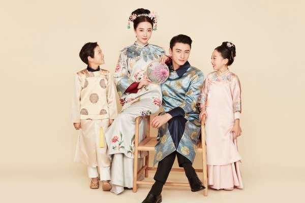 【亲子照】·4个主题·4套服装·22张精修·拍摄120分钟