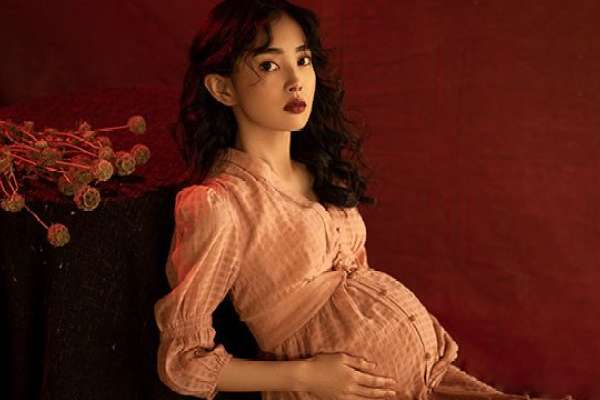 【孕妇照】·6个主题·3套服装·28张精修·拍摄180分钟