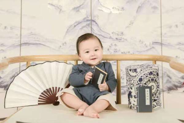 【百天照】·4个主题·4套服装·25张精修·拍摄65分钟