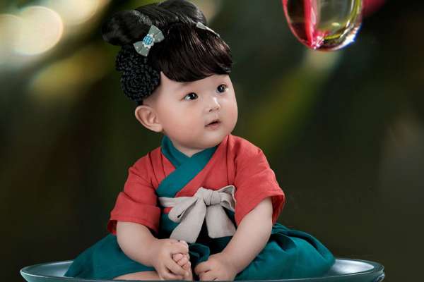 4个主题·4套服装·18张精修·拍摄120分钟