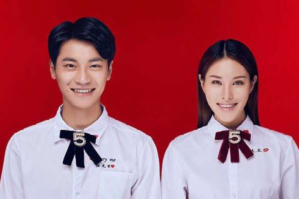 【结婚登记照】·0套服装·1张精修·拍摄30分钟