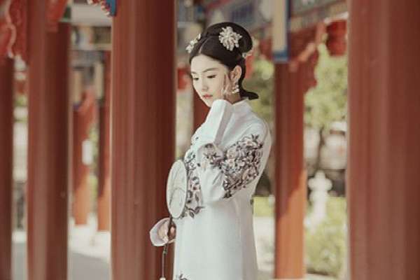 1个主题·1套服装·1张精修·拍摄60分钟