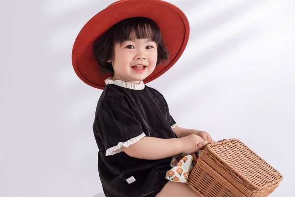 1个主题·1套服装·4张精修·拍摄60分钟