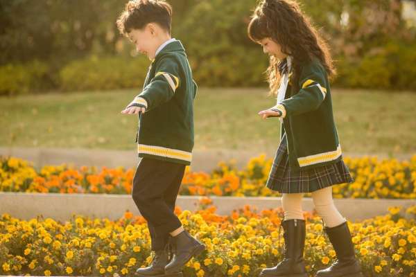 【外景系列】·4个主题·4套服装·30张精修·拍摄90分钟