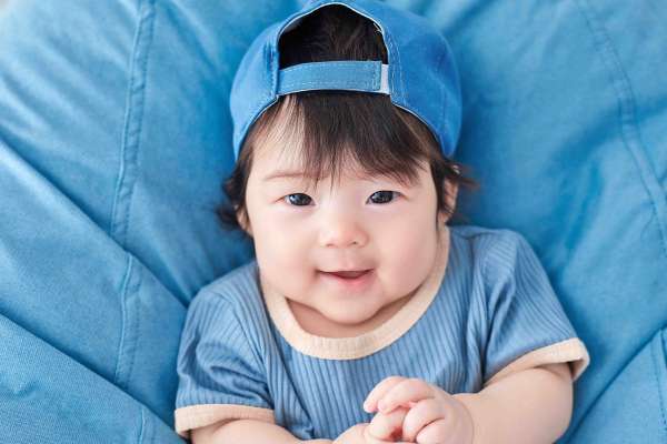 【宝宝照】·3个主题·3套服装·14张精修·拍摄120分钟